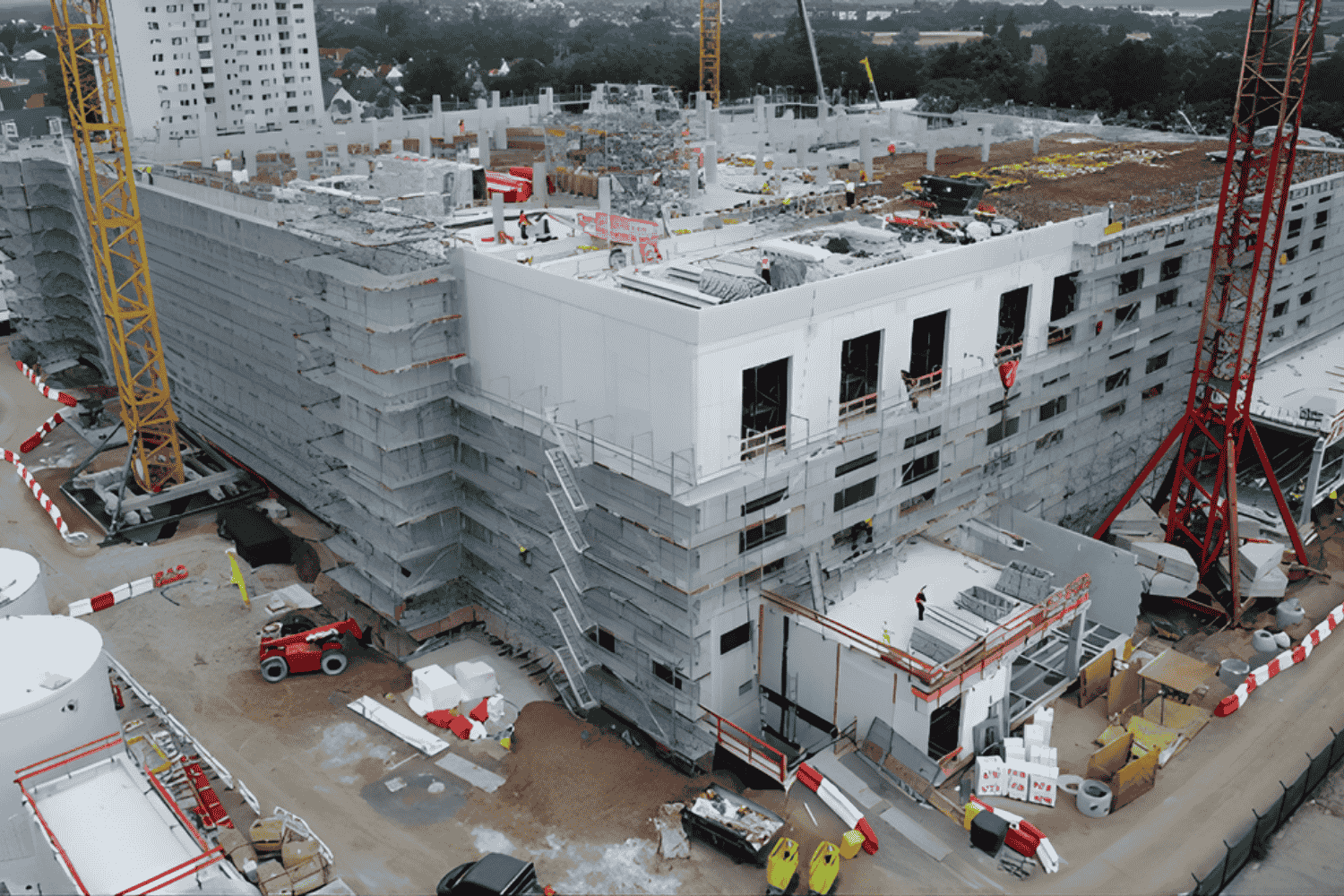 Data Center Serviceability for AI: Vibration & Deflection (2026)