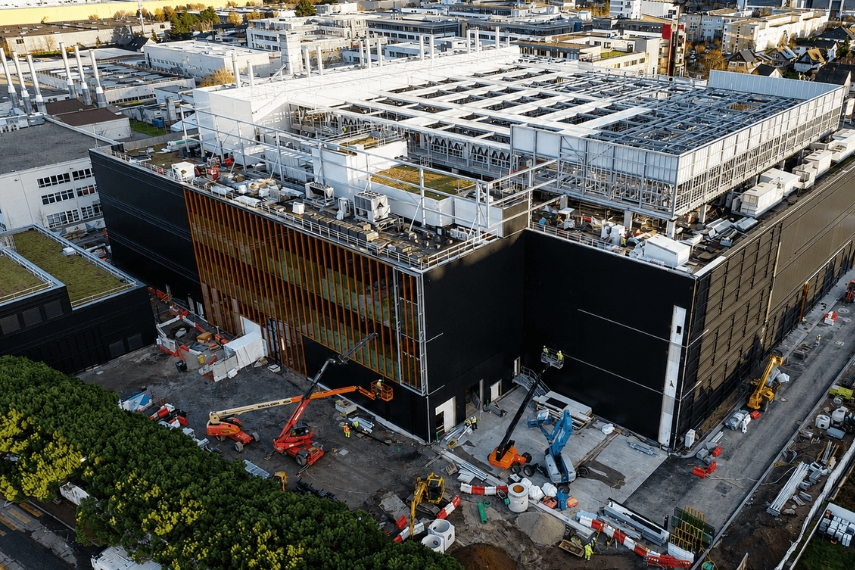 Modernizacja chłodzenia cieczą vs nowa budowa: praktyczny przewodnik dla operatorów centrów danych